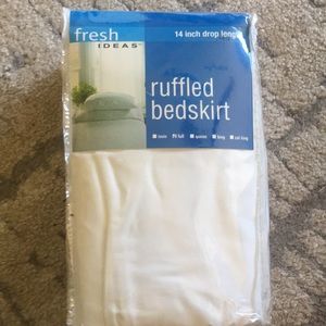 White Ruffled bed skirt - Full size, New